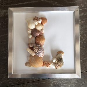 tableau de coquillage lettre L by Matao
