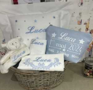 cadeau naissance brodé prénom bébé by Matao Paris 16